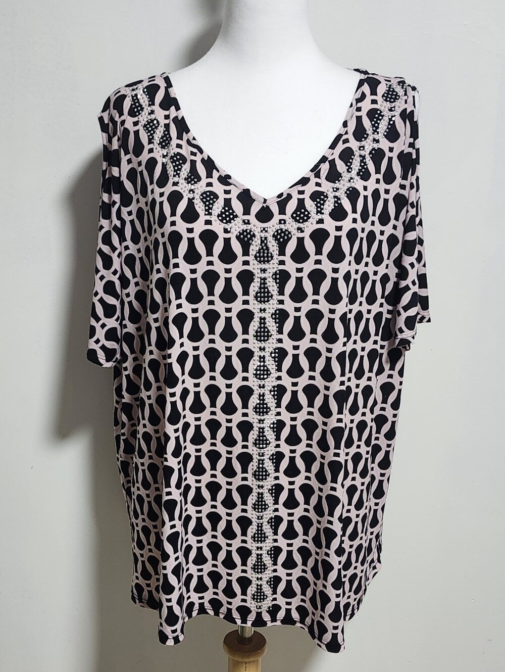 Laura Pink and Black V-Neck Short Sleeve Top With Silver Stud Detail